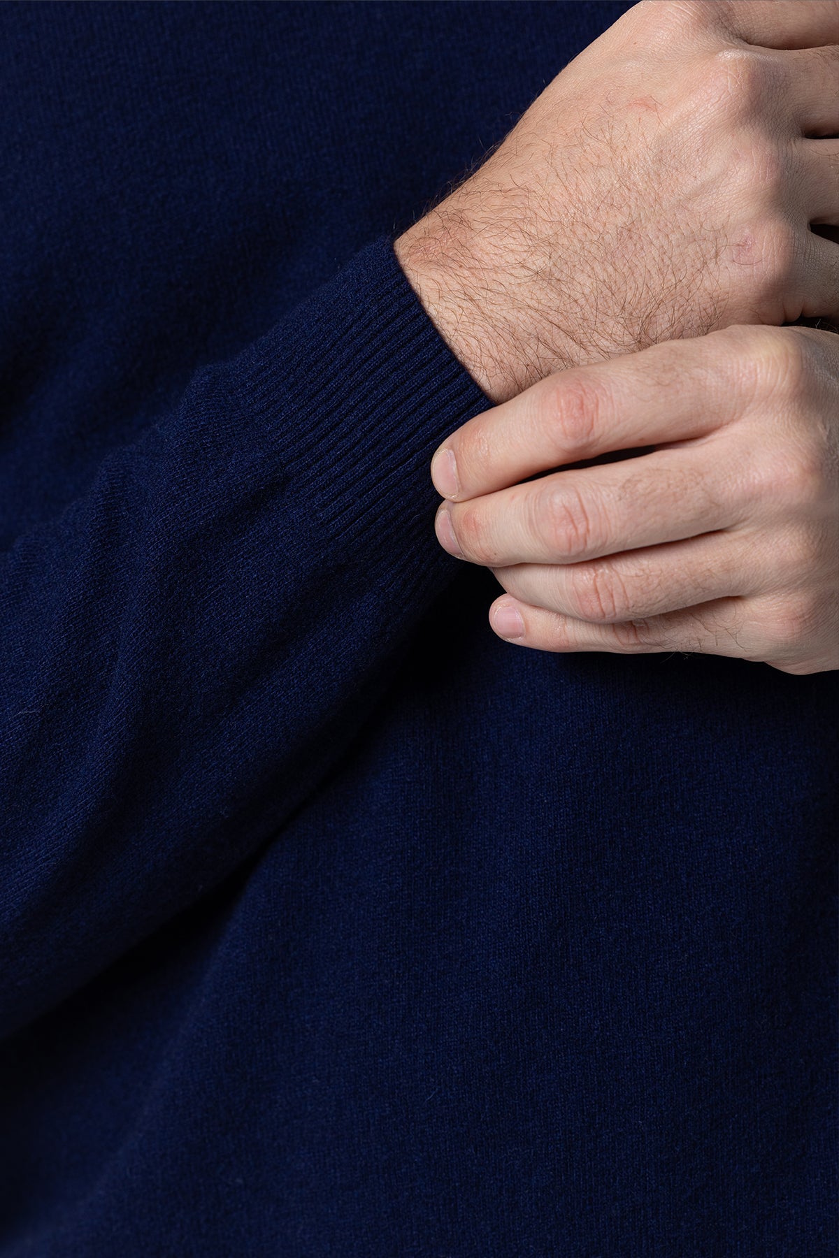 Lambswool-Blend V-Neck Pullover – Navy – Navy – image 4