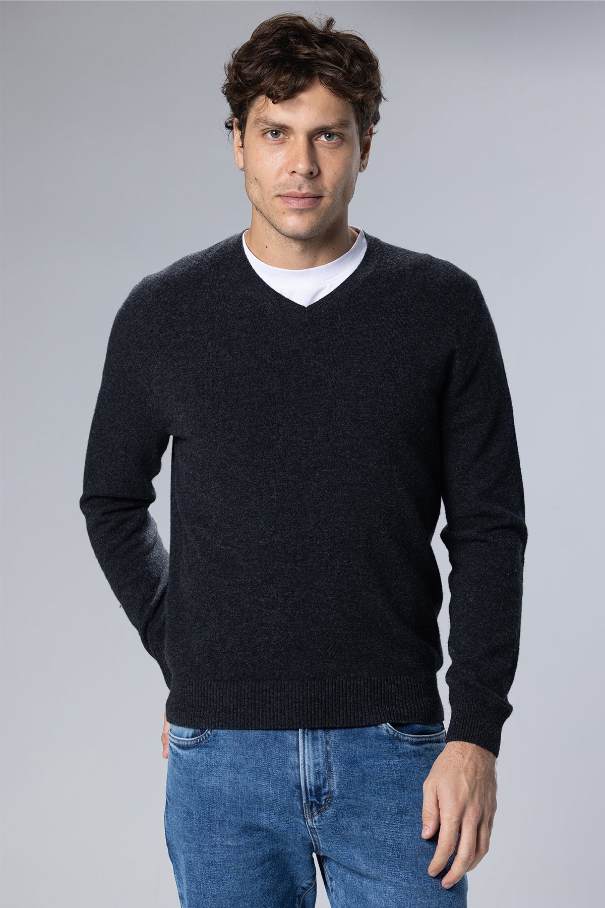 Lambswool-Blend V-Neck Pullover – Dark Grey – Dark Grey – image 1