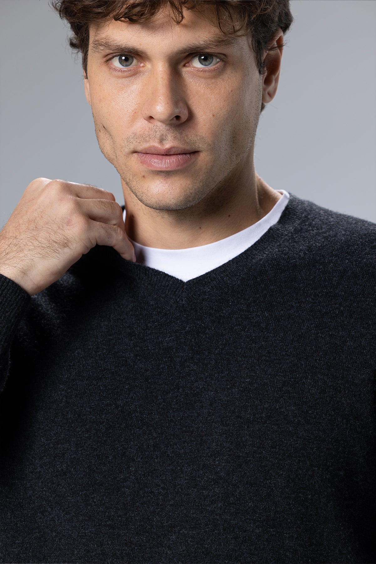 Lambswool-Blend V-Neck Pullover – Dark Grey – Dark Grey – image 7