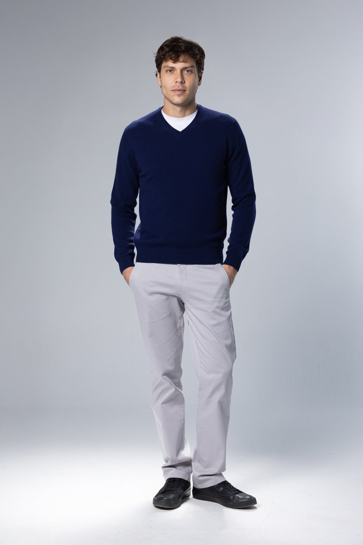 Lambswool-Blend V-Neck Pullover – Navy – Navy – image 2
