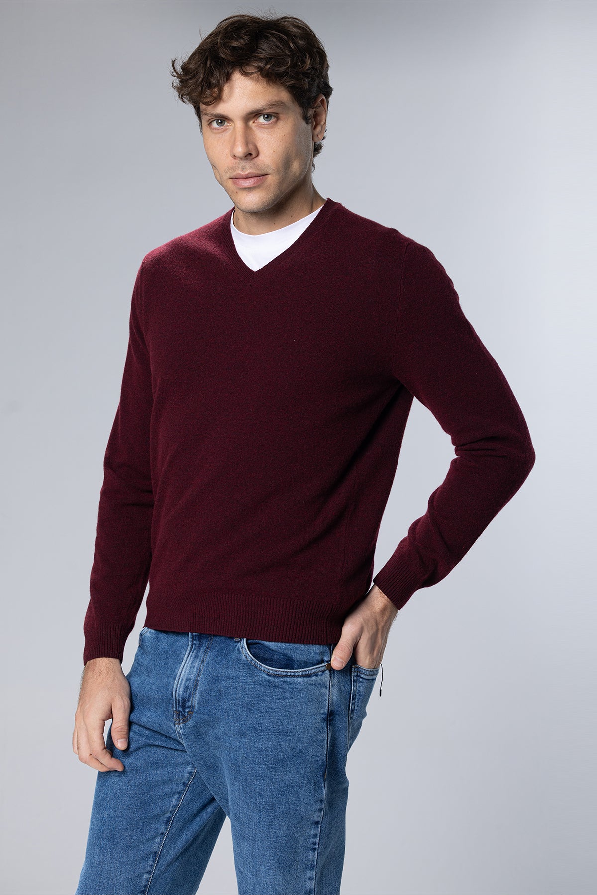 Lambswool-Blend V-Neck Pullover – Burgundy – Burgundy – image 1