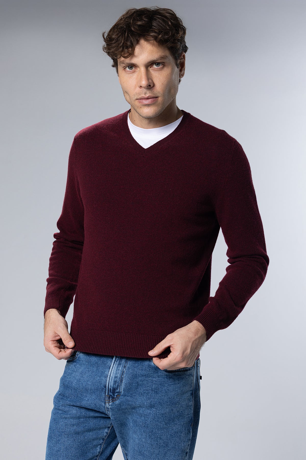 Lambswool-Blend V-Neck Pullover – Burgundy – Burgundy – image 2